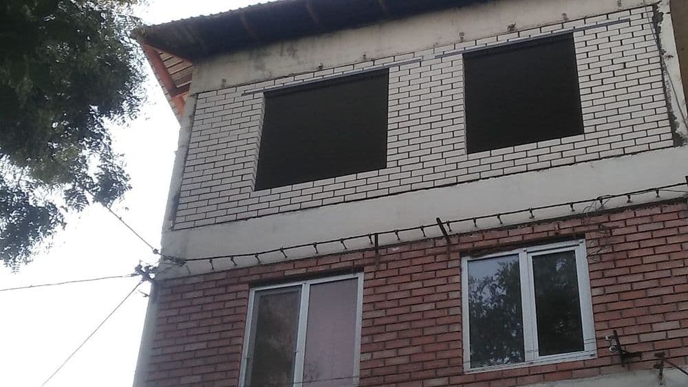 Balkonga g'isht teramiz.Kladka balkon. Керпичная кладка — 3