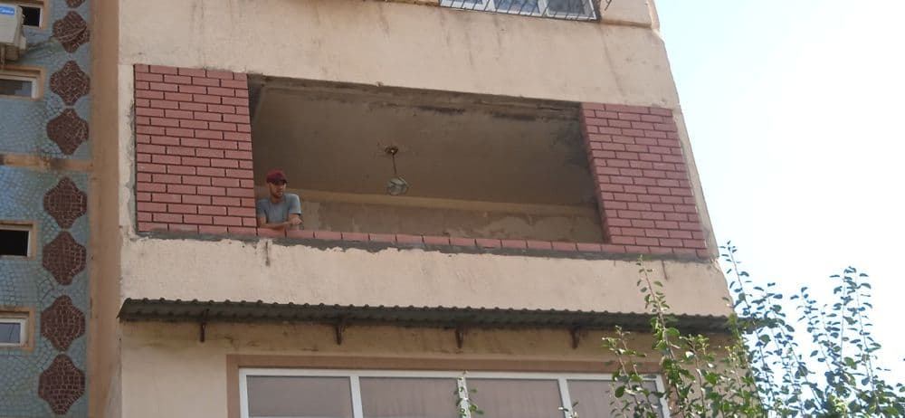 Balkonga g'isht teramiz.Kladka balkon.Керпичная кладка балканов — 1
