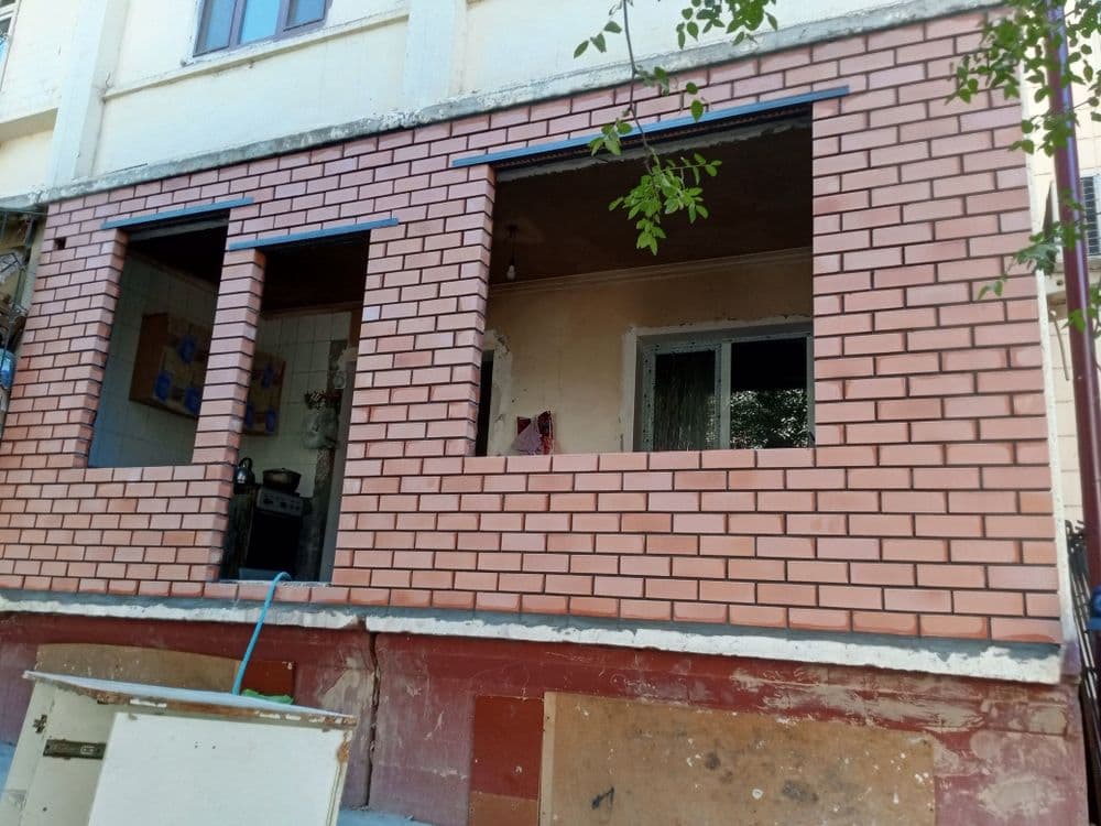 Кирпичная кладка балконов установка новые рамы решотки козерки — 2