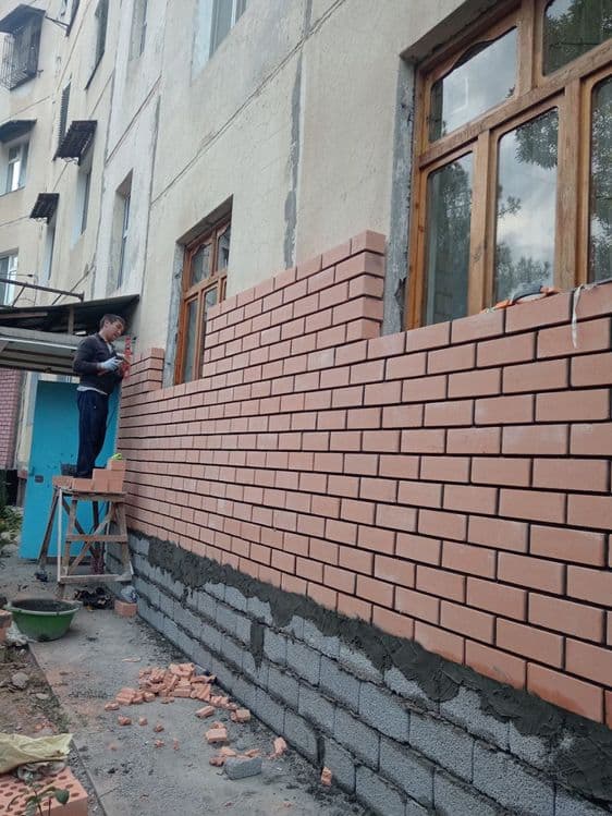 Кладка кирпича на балкон. Arzon Qulay tez hamyonbop va sifatli.24/7 — 3