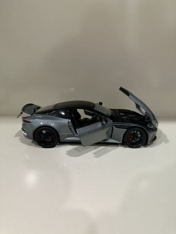 1:24 òlchamdagi sifatli model mashina sotiladi — 3