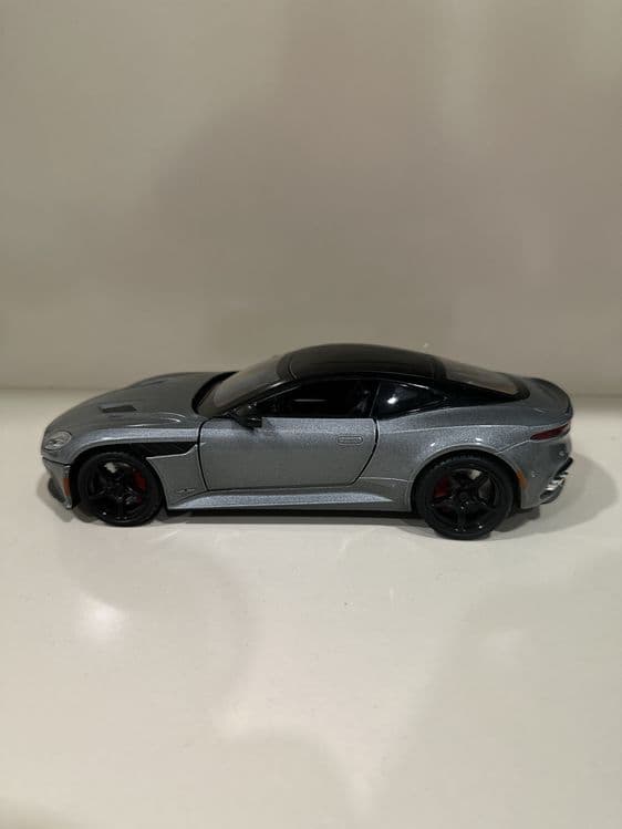 1:24 òlchamdagi sifatli model mashina sotiladi — 4