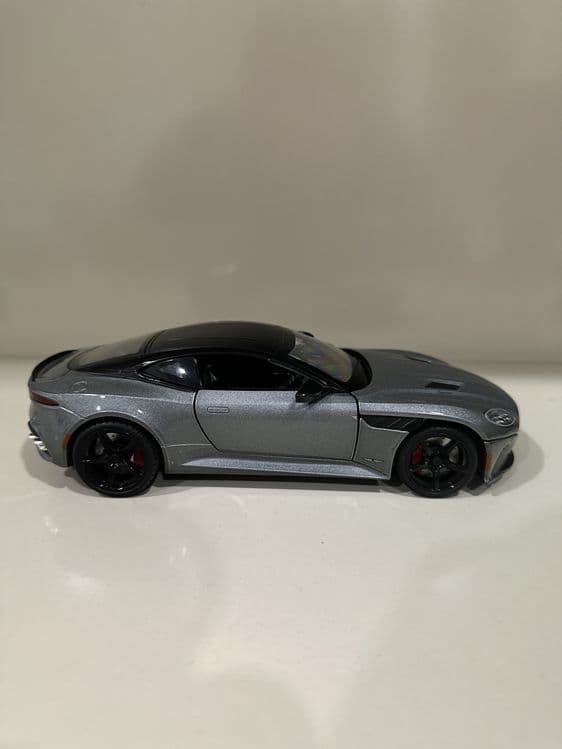 1:24 òlchamdagi sifatli model mashina sotiladi — 5