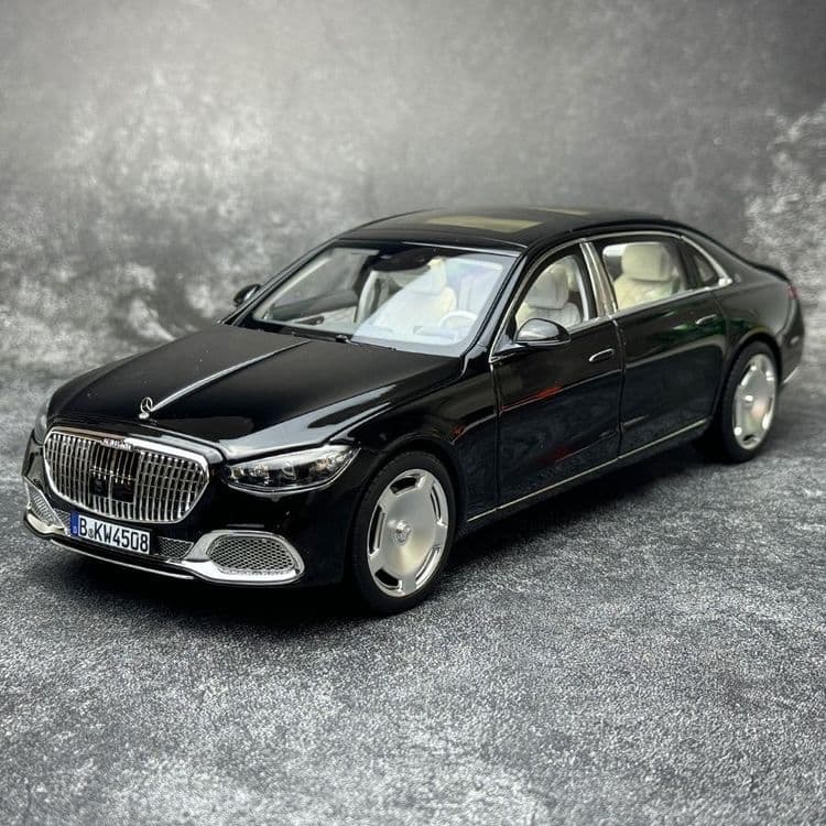 Масштаб 1:18 Mercedes Maybach s680 4matic
Открываются все двери — 1