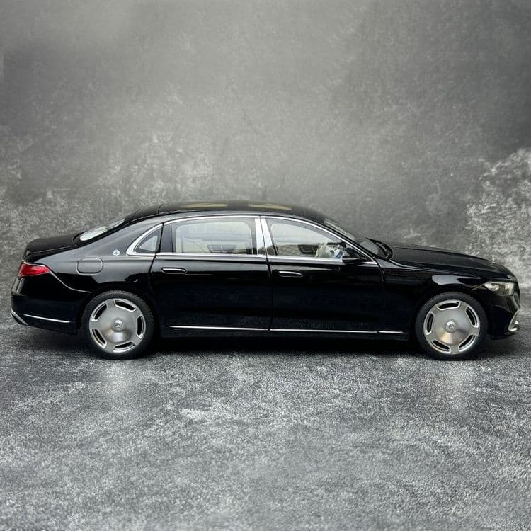 Масштаб 1:18 Mercedes Maybach s680 4matic
Открываются все двери — 2