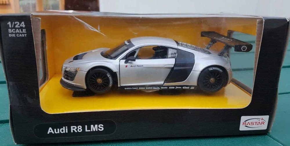 Машинка металлическая Rastar AUDI R8, размер 1:24, серебристая — 1