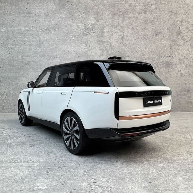 Range  Rover  autobiography 1:18 modeli kichratilgan varianti. — 5