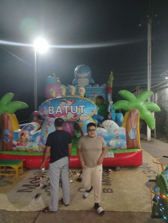 Batut karusel atraksion — 2