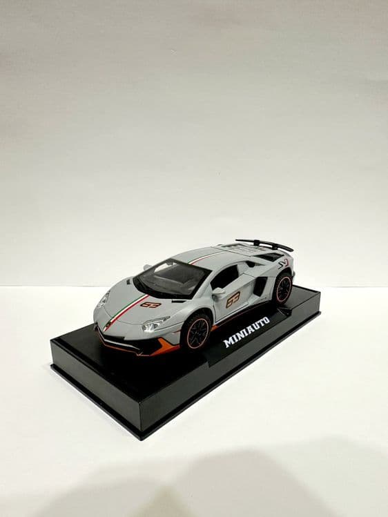 Lamborghini AventadorSVJ 1.32! Металлическая модель со светом и звуком — 1
