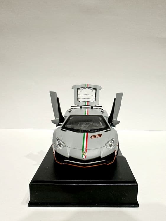 Lamborghini AventadorSVJ 1.32! Металлическая модель со светом и звуком — 3