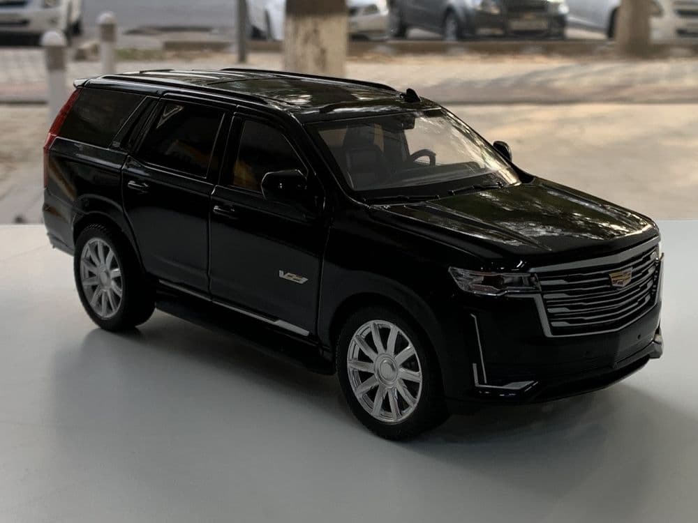 Modelka Cadillac Escalade 1:24 — 3