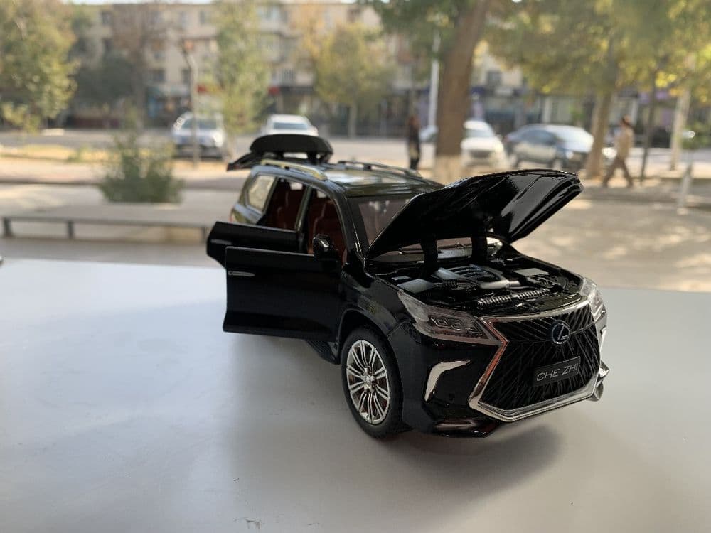 Modelka Lexus LX570 — 5