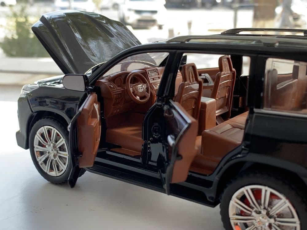 Modelka Lexus LX570 — 6
