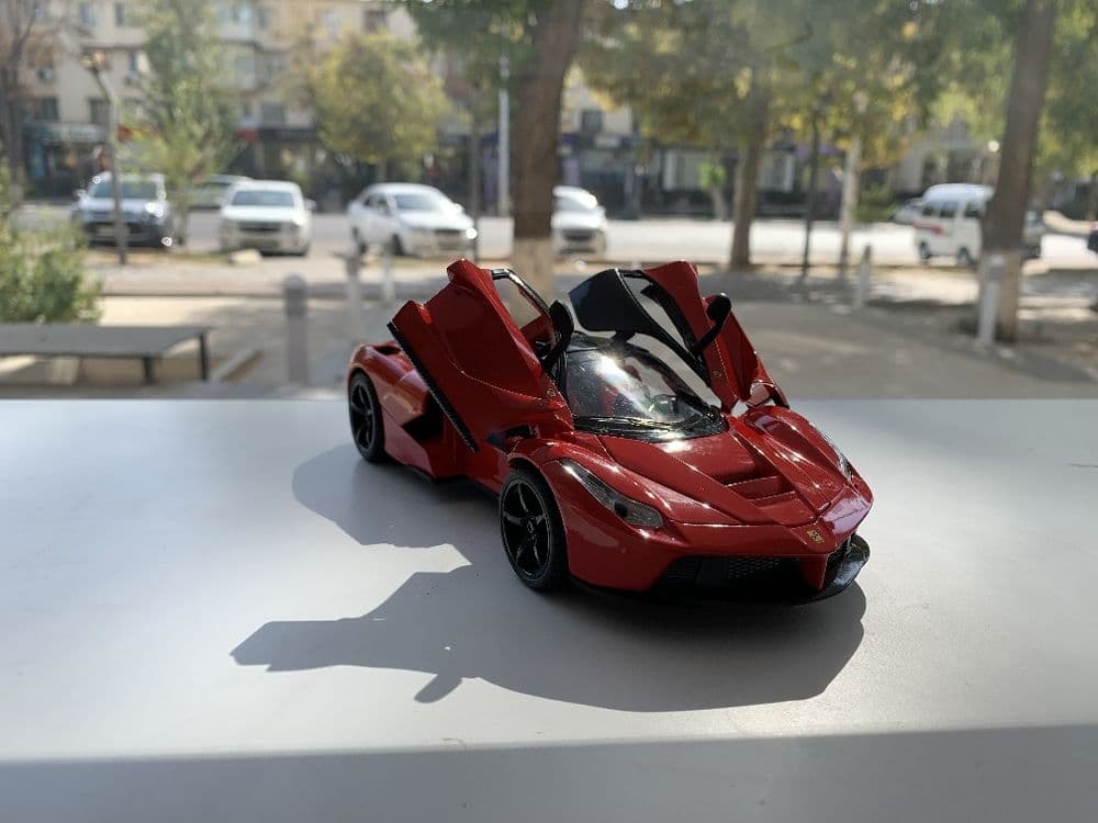Modelka LaFerrari — 4