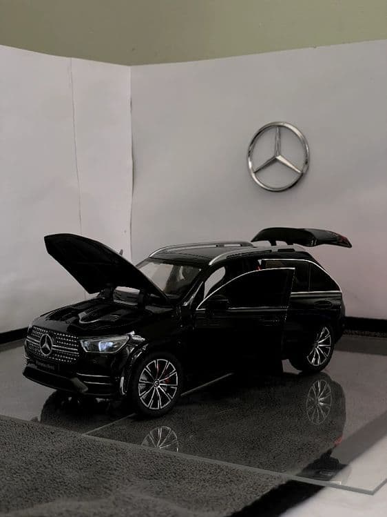 Продается Mercedes benz GLE 350 4matic 1:24 original — 3