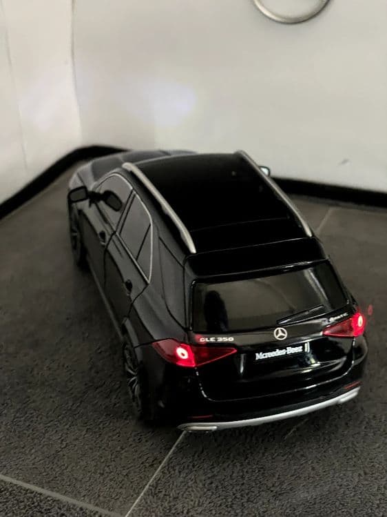 Продается Mercedes benz GLE 350 4matic 1:24 original — 4