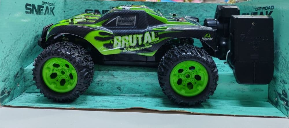 Продаётся SNEAK rasing car. Машина радио управлением час 25км. 8+ — 1