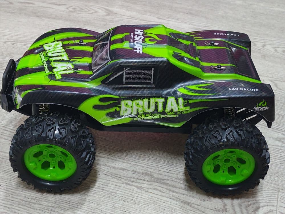 Продаётся SNEAK rasing car. Машина радио управлением час 25км. 8+ — 4
