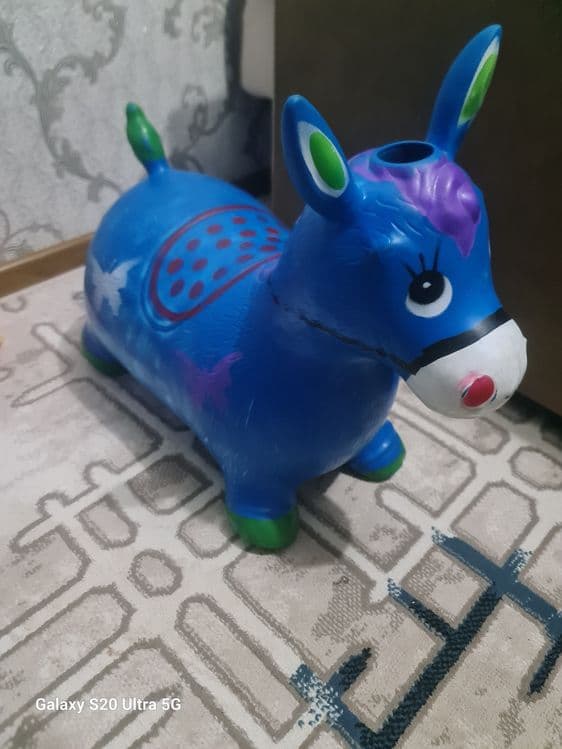 Игрушечный резиновый ослик — 1