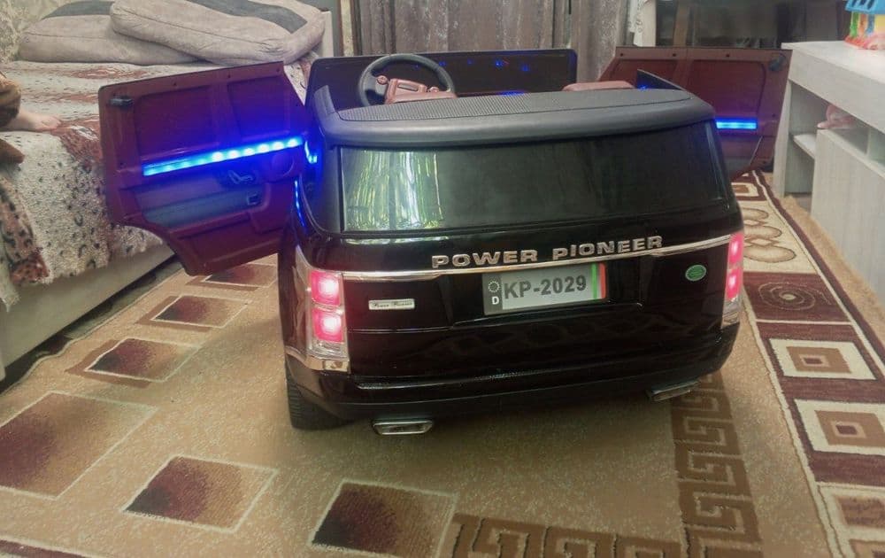 Продаётся детский электромобиль (почти новый) — 2