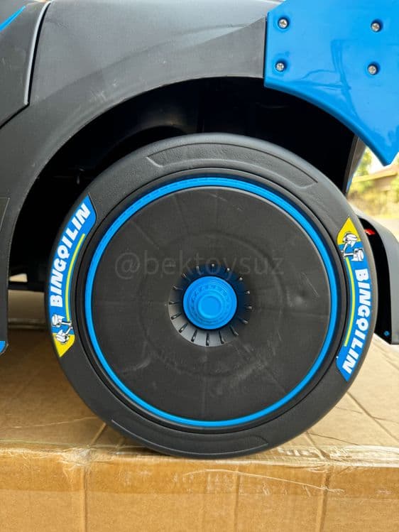 Детская машина Bugatti Bolide 24V – 2 местная, Bluetooth, 4x4 — 7