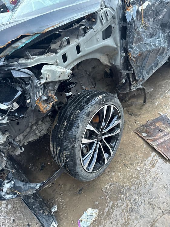 Автосервиз кузоф ишлари палиропка миятина ишларни киламиз 24/7 визфбор — 1