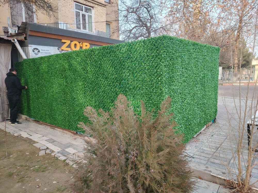 Искусственный газон и забор — 6