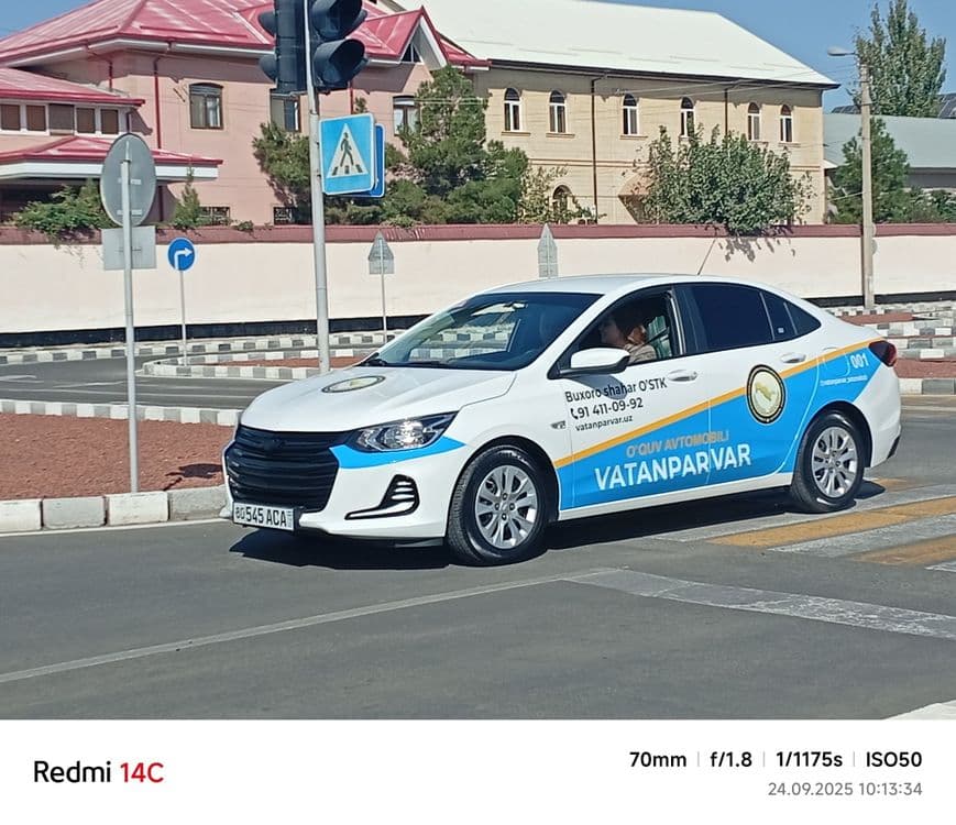 Автомактаб у́кишга таклиф киламиз. — 1