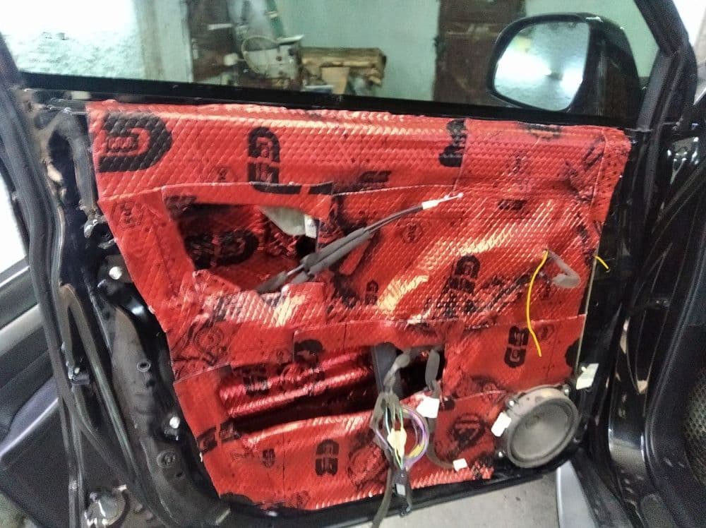 Делаю шумоизоляцию! Чистка инжекторов, регулировка дверей! — 6