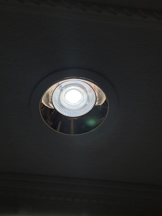 LED galogen lampochka (uy uchun) sotiladi — 1