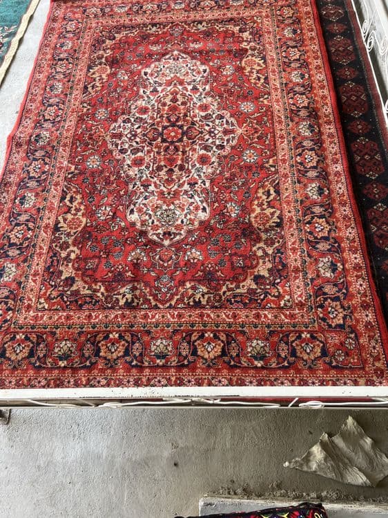 Gilam 2x3. Sifati yaxshi. Narxi 400.000 so'm, kelishiladi. — 2