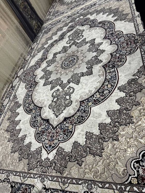 Ikkita bir xil gilam — 1