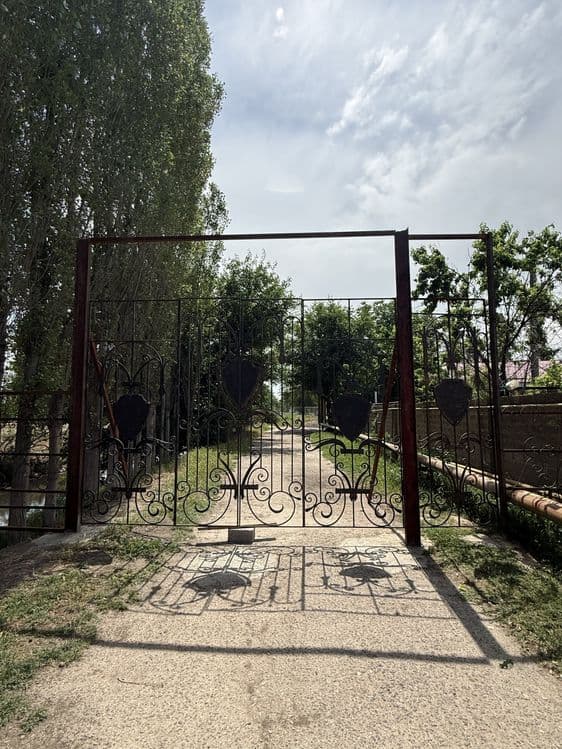 Дарвоза ва калитка сотилади темири прочный 300$ — 2