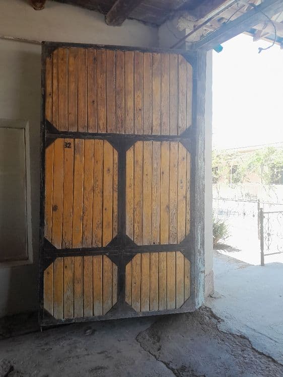 Darvoza yaxshi xolati. Narxi 2mln . Kerishtirib beriladi — 2