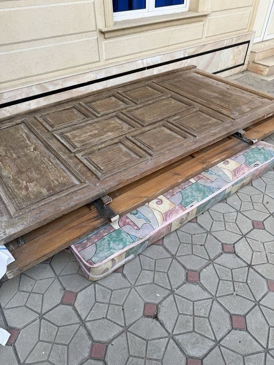 Продаётся ворота и диван + матрас