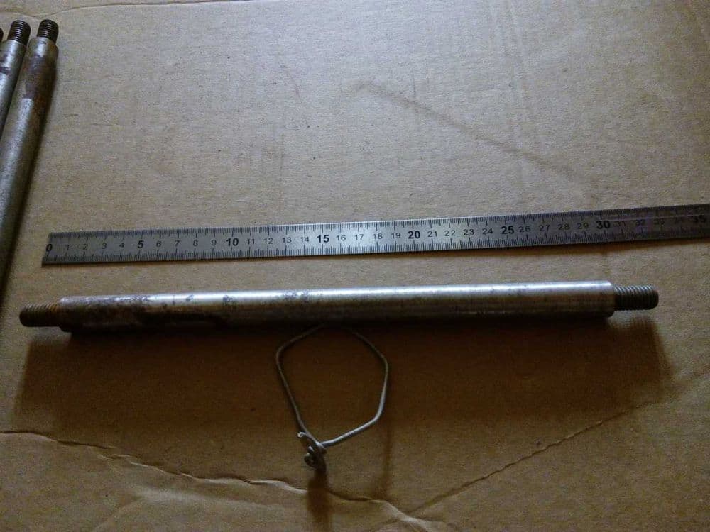 шпильки 6 штук,заводские СССР. — 2