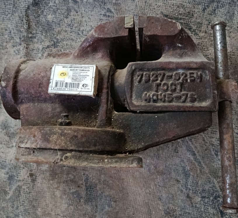 К продаже тиски  б/у — 1