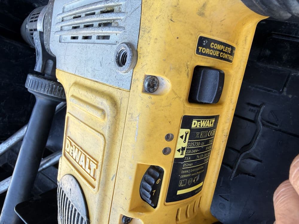 * DeWalt D25730-QS оригинальный мощный перфоратор - отбойник в хорошем — 3