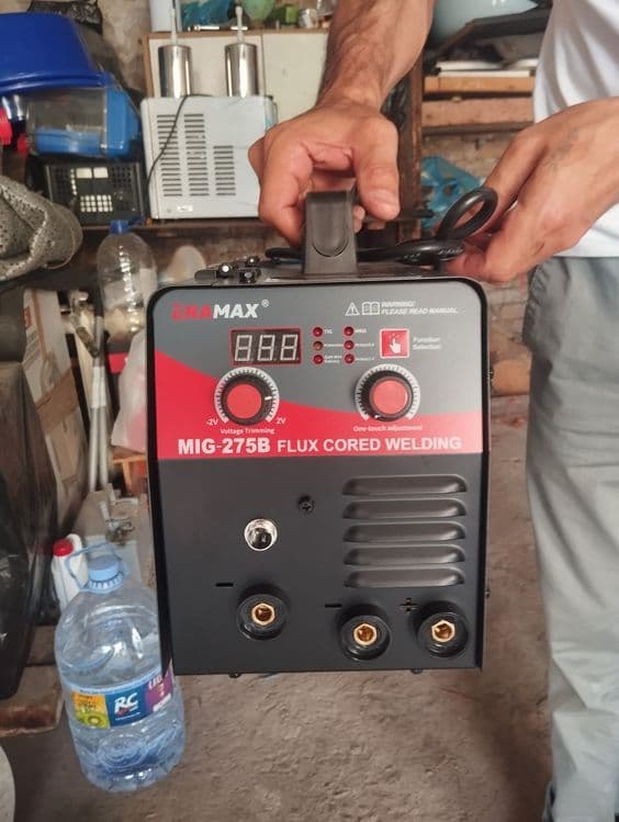 Svarichniy aparat 220 volt Pol Avtamat birga ERAMAX — 1