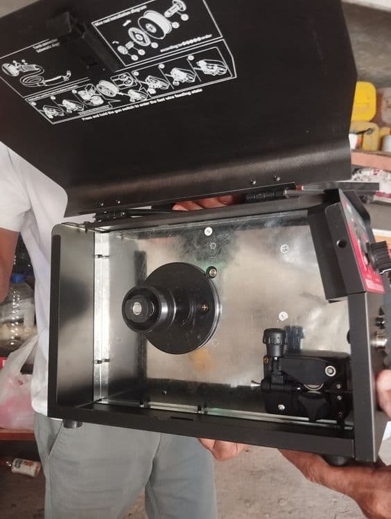 Svarichniy aparat 220 volt Pol Avtamat birga ERAMAX — 4