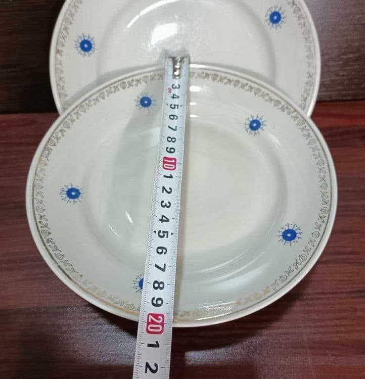 Тарелки  столовые б\у — 5