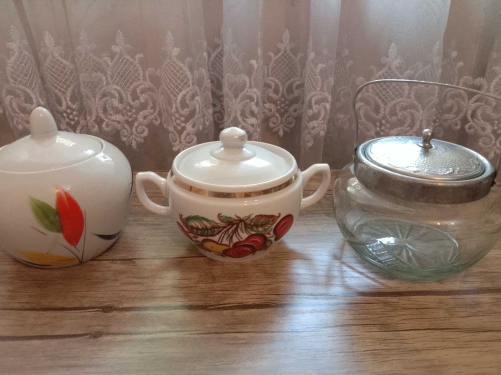 продается  посуда  графин сахарницы — 3