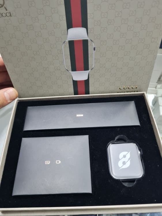 GUCCI smart watch 399.000 — 1