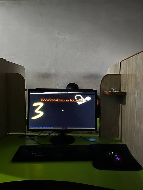 Kompyuter stollari bilan — 1