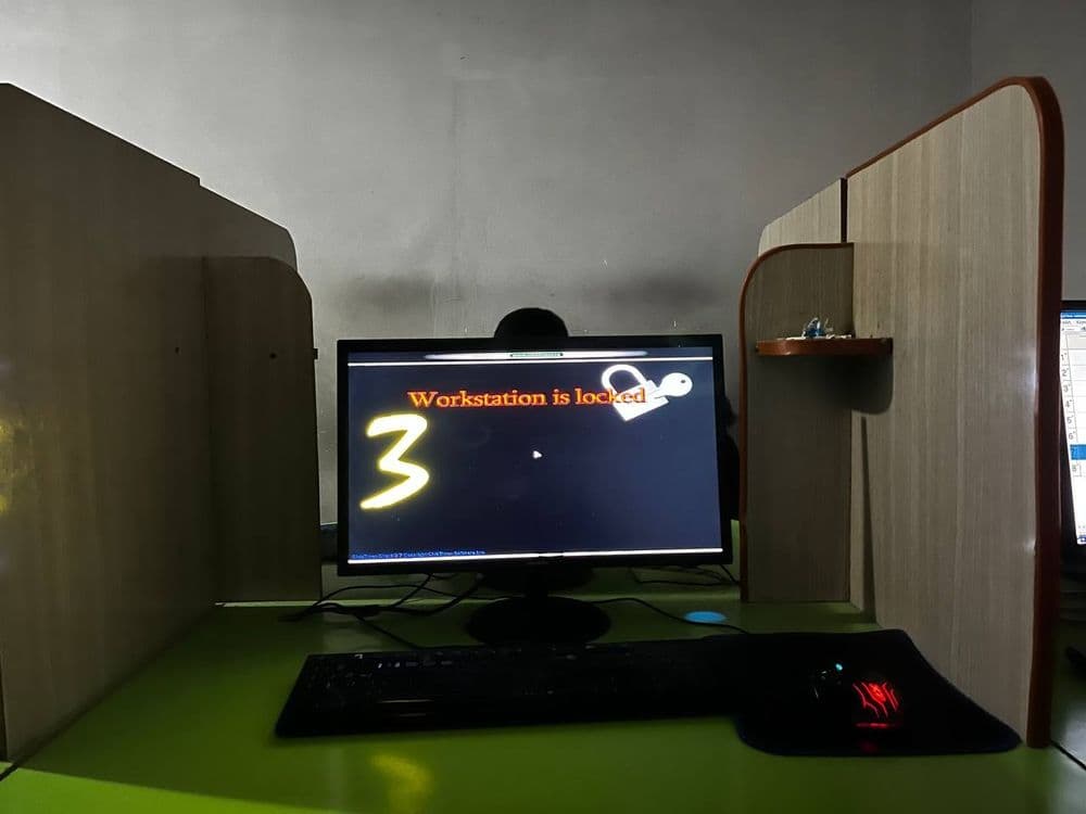 Kompyuter stollari bilan — 2