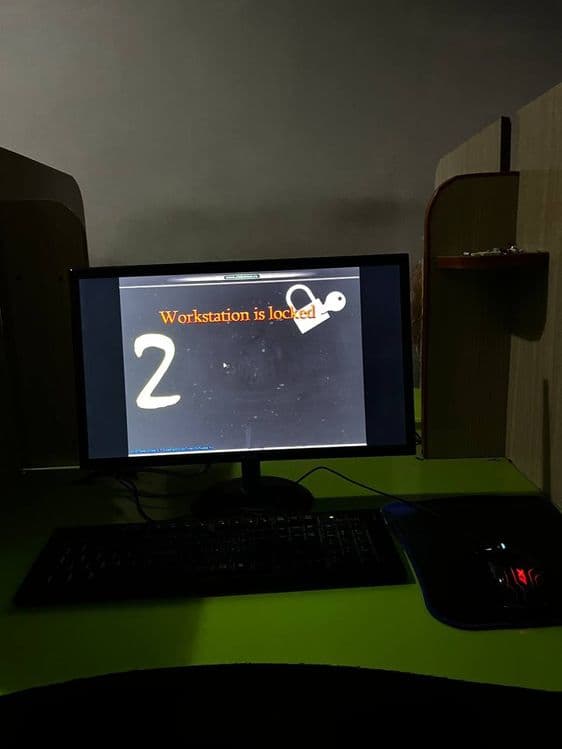 Kompyuter stollari bilan — 3