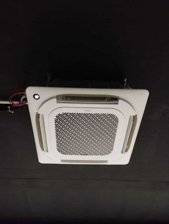Инверторный кассетный кондиционер MIDEA KITA 24 Btu до 72 м2! — 1