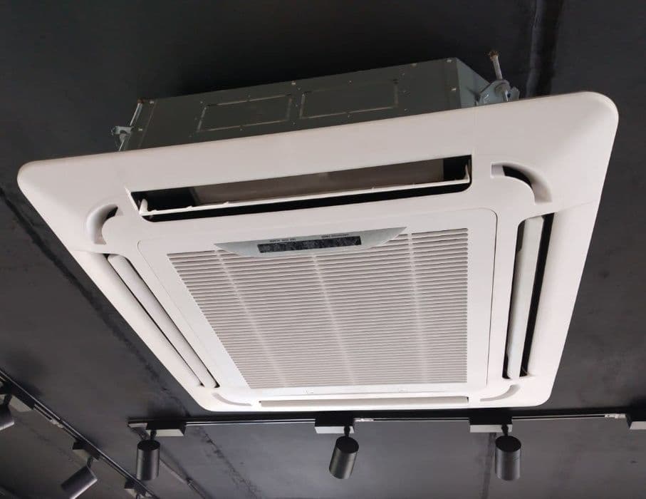 Инверторный кассетный кондиционер MIDEA KITA 24 Btu до 72 м2! — 2