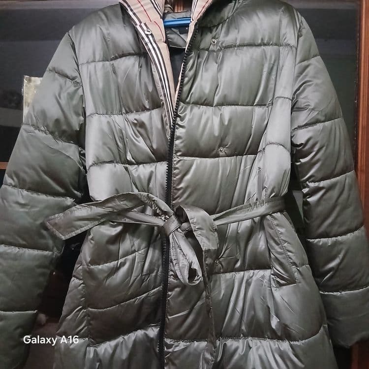 Jenskiy balonniy kurtka sotiladi. Fendi. — 1