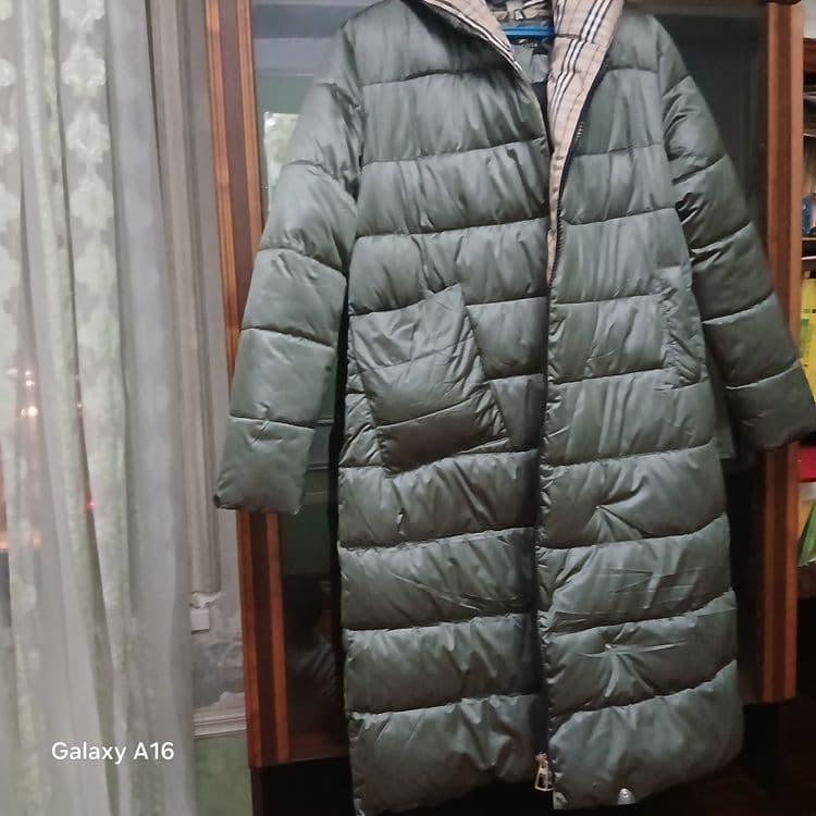Jenskiy balonniy kurtka sotiladi. Fendi. — 4